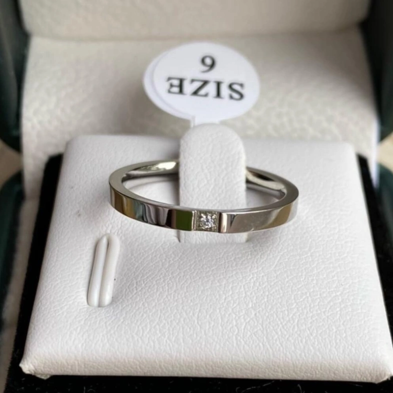 Кольцо с фианитом