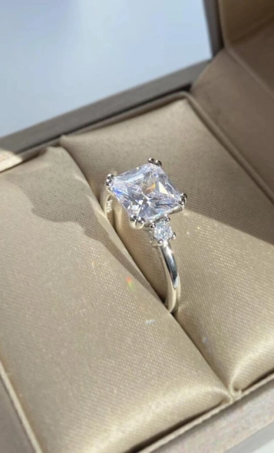 Кольцо с камнем - циркон