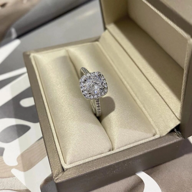 Кольцо-классика с Цирконом