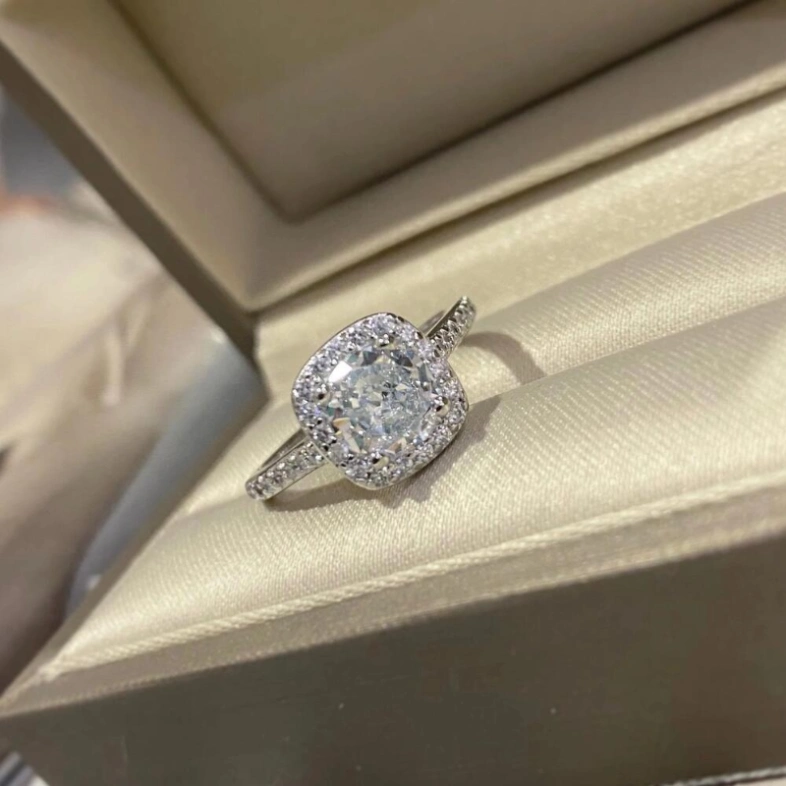 Кольцо-классика с Цирконом