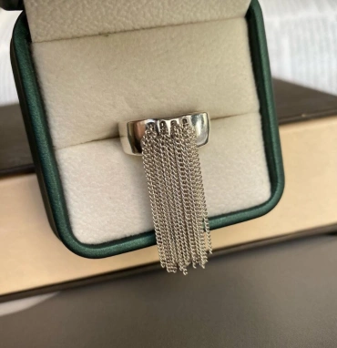 Кольцо с цепочками