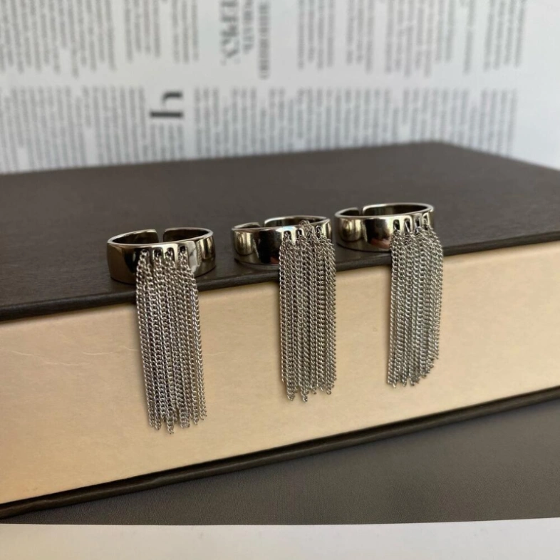 Кольцо с цепочками