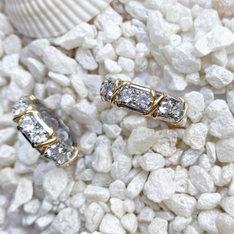 Кольцо с фианитами Хит