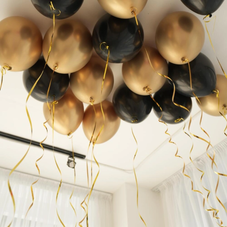 Шары под потолок ( хром золото, матовые черные)