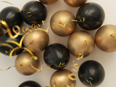 Шары под потолок ( хром золото, матовые черные)