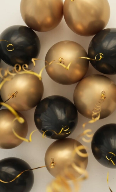 Шары под потолок ( хром золото, матовые черные)