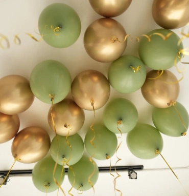 Шары под потолок ( матовые оливковые, хром золото)