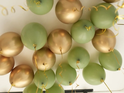 Шары под потолок ( матовые оливковые, хром золото)