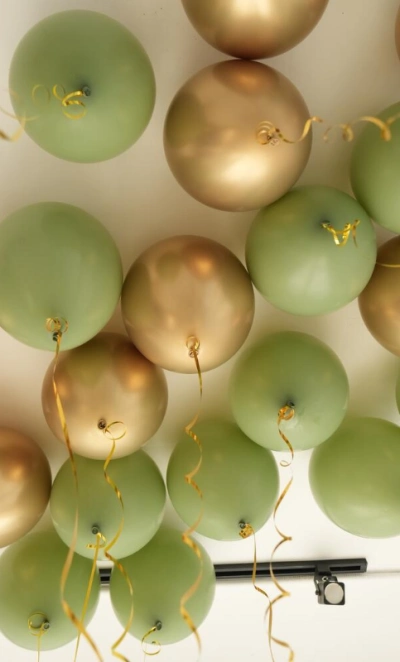 Шары под потолок ( матовые оливковые, хром золото)