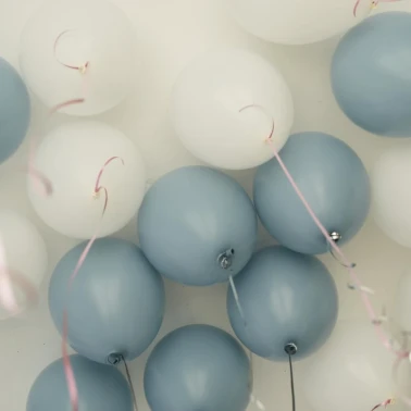 Шары под потолок ( матовые голубые и белые)