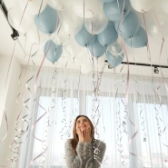 Шары в потолок ( небесно-голубые, белые, конфетти) 2