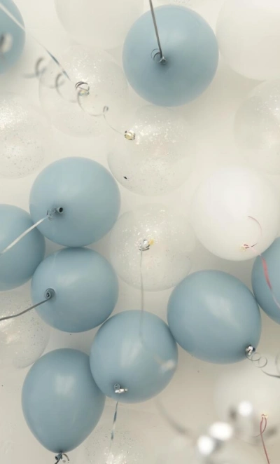 Шары в потолок ( небесно-голубые, белые, конфетти)