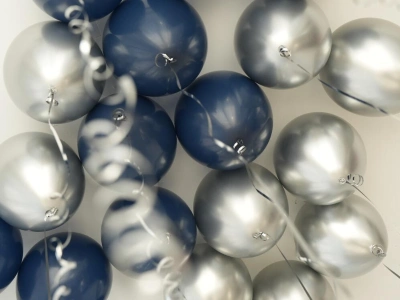 Шары под потолок ( хром серебро и матовые темно-синие )