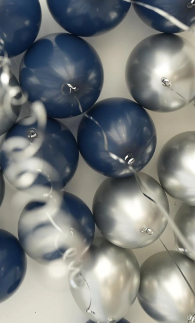 Шары под потолок ( хром серебро и матовые темно-синие )