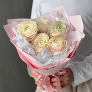 Ранункулюсы в нежной упаковке  0