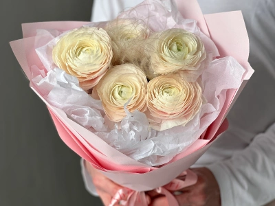 Ранункулюсы в нежной упаковке 