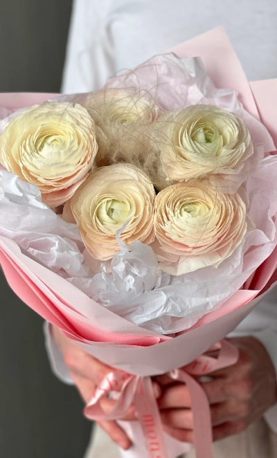 Ранункулюсы в нежной упаковке 