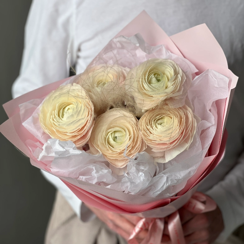 Ранункулюсы в нежной упаковке 