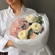 Милый букет с ранункулюсами и гортензией🌸 0