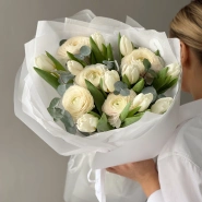 Ранункулюсы и тюльпаны 0