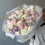Ароматный сборный букет с ранункулюсами 1
