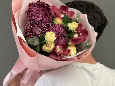 Хризантемы бигуди и орхидеи