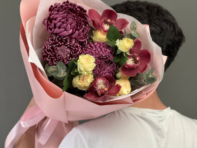 Хризантемы бигуди и орхидеи