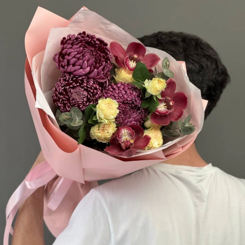 Хризантемы бигуди и орхидеи