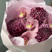 Нежный осенний букет с Хризантемой бигуди и орхидеей 3