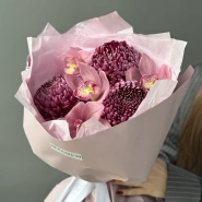 Нежный осенний букет с Хризантемой бигуди и орхидеей 2