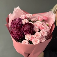 Сезонный букет с Хризантемой Бигуди и кустовыми розами 1