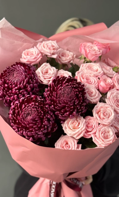 Сезонный букет с Хризантемой Бигуди и кустовыми розами