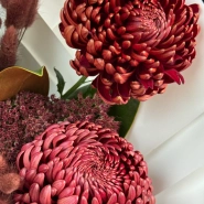 Экзотический букет с протеей и одноголовой хризантемой 4