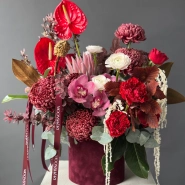 Яркая осенняя композиция с ранункулюсами, антурумом и пионовидными розами, состав может немного отличаться, так как композиция авторская, создается индивидуально и исходя из наличия как 1