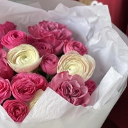 Яркий букет с ранункулюсами 🔥 4