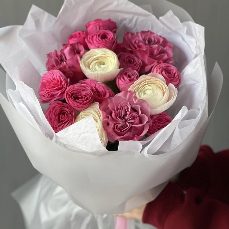 Яркий букет с ранункулюсами 🔥