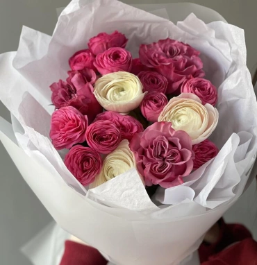 Яркий букет с ранункулюсами 🔥