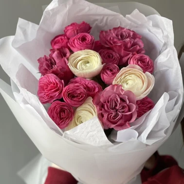 Яркий букет с ранункулюсами 🔥