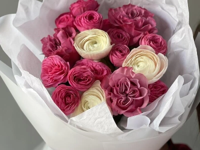 Яркий букет с ранункулюсами 🔥