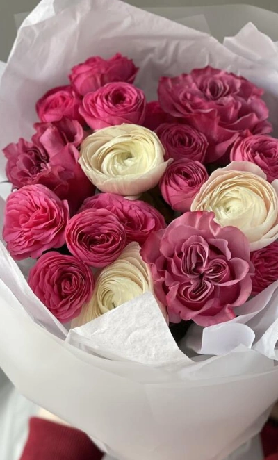 Яркий букет с ранункулюсами 🔥