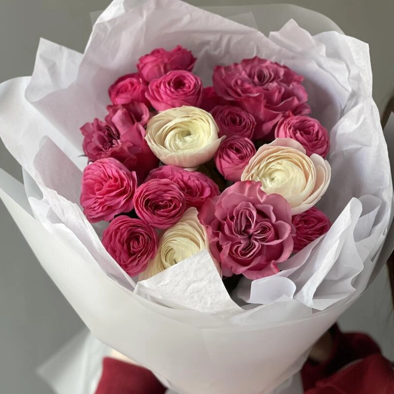 Яркий букет с ранункулюсами 🔥