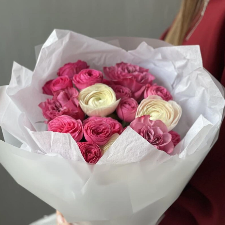 Яркий букет с ранункулюсами 🔥