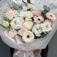 Пышный авторский букет с гермини, ранункулюсами и тюльпанами 1