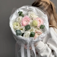 Ранункулюсы и эустома в нежной упаковке 🤍 2