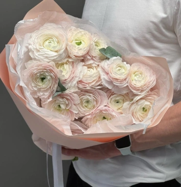 Экзотический монобукет из нежнейших ранункулюсов