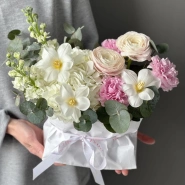 Авторская композиция «Ремингтон» французские тюльпаны, маттиола, ранункулюс, эвкалипт 0