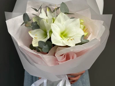 Амариллис с эвкалиптом 🤍