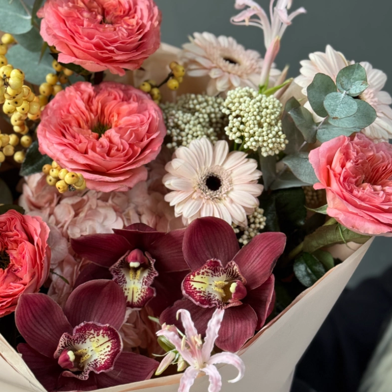 Осеннее настроение с орхидеей и розами