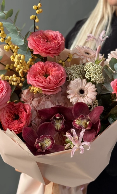 Осеннее настроение с орхидеей и розами