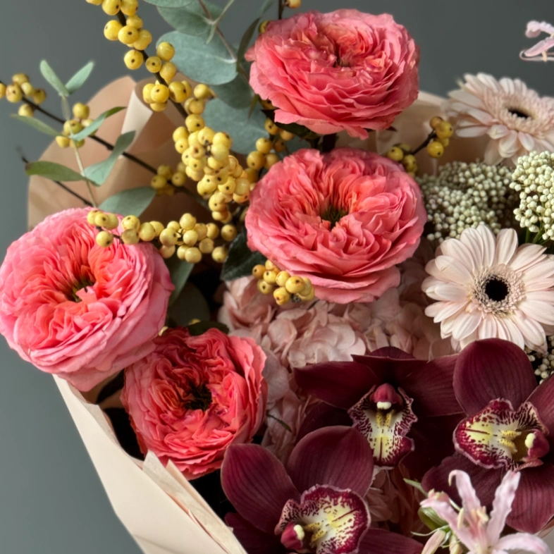 Осеннее настроение с орхидеей и розами